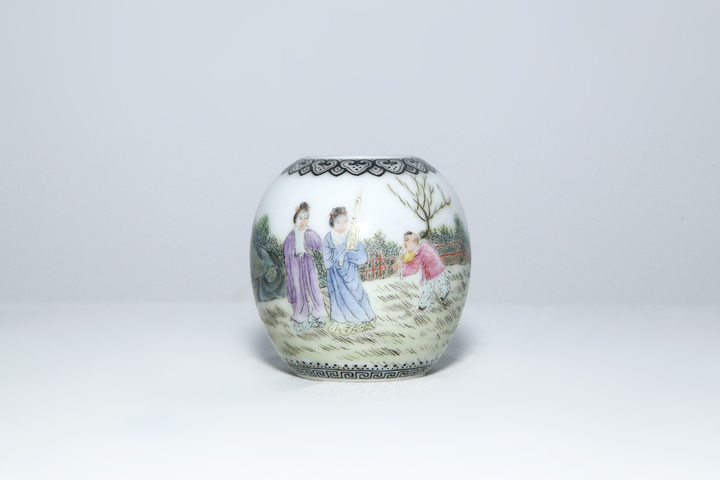 古玩陶瓷民國·琺瑯彩侍女嬰戲詩文水盂拍賣，當前價格23888元