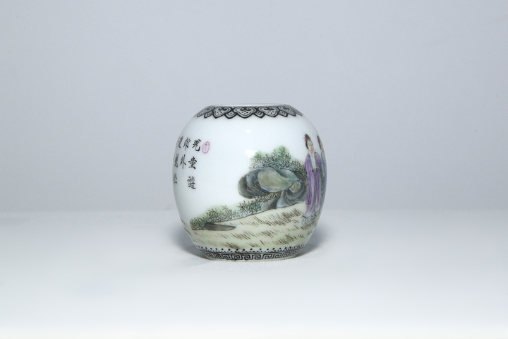 古玩陶瓷民國·琺瑯彩侍女嬰戲詩文水盂拍賣，當前價格23888元