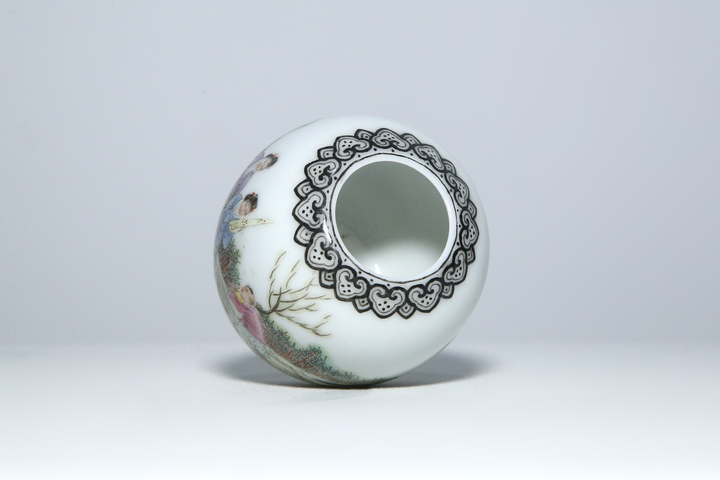 古玩陶瓷民國·琺瑯彩侍女嬰戲詩文水盂拍賣，當前價格23888元