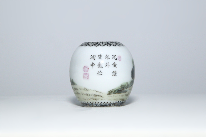 古玩陶瓷民國·琺瑯彩侍女嬰戲詩文水盂拍賣，當前價格23888元