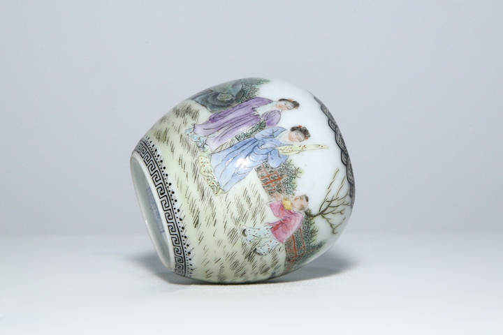 古玩陶瓷民國·琺瑯彩侍女嬰戲詩文水盂拍賣，當前價格23888元