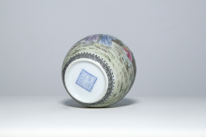 古玩陶瓷民國·琺瑯彩侍女嬰戲詩文水盂拍賣，當前價格23888元