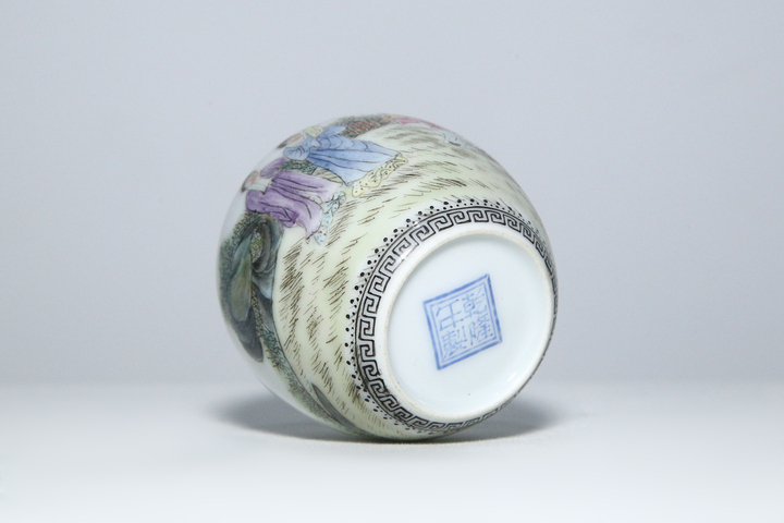 古玩陶瓷民國·琺瑯彩侍女嬰戲詩文水盂拍賣，當前價格23888元