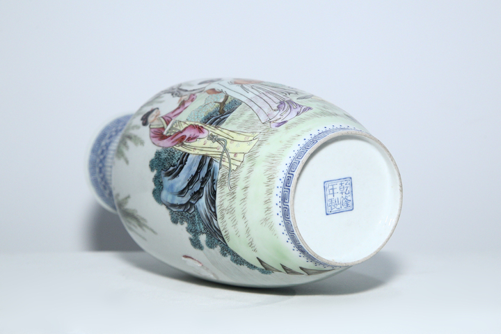 古玩陶瓷民國·琺瑯彩侍女游春圖詩文瓶真品鑒賞圖