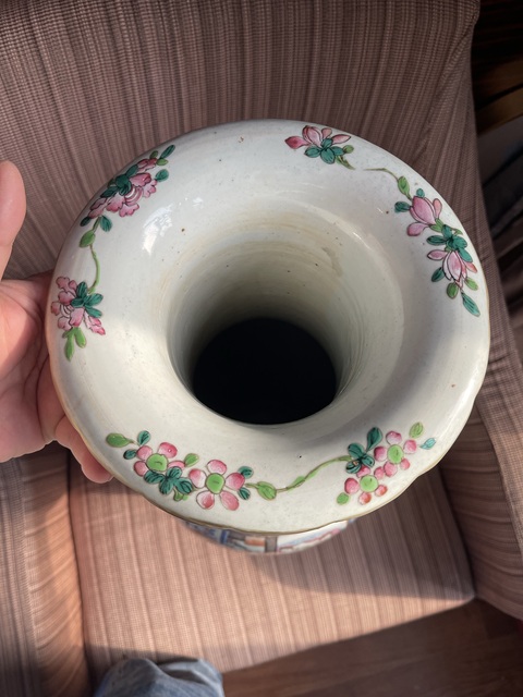 古玩陶瓷清道咸 粉彩開窗人物故事花鳥紋賞瓶真品鑒賞圖