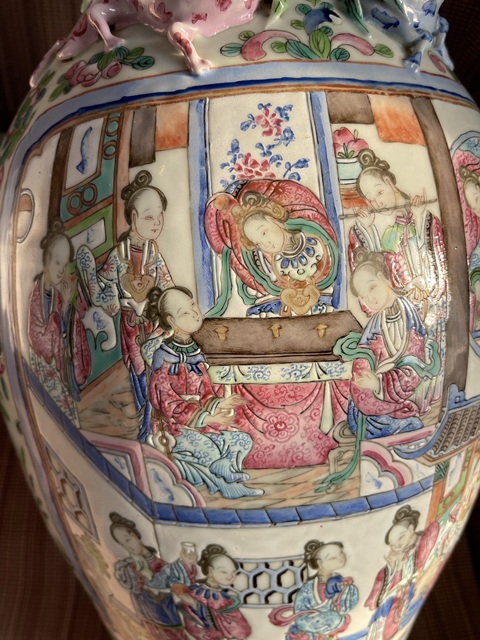 古玩陶瓷清道咸 粉彩開窗人物故事花鳥紋賞瓶真品鑒賞圖