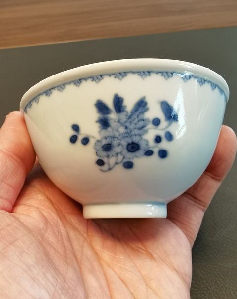古玩陶瓷花卉紋青花茶圓真品鑒賞圖