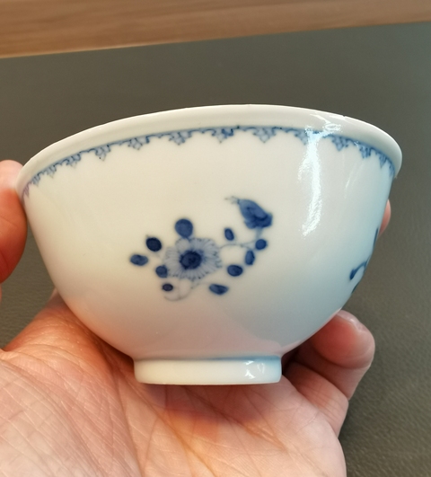 古玩陶瓷花卉紋青花茶圓真品鑒賞圖