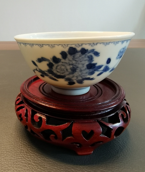 古玩陶瓷花卉紋青花茶圓真品鑒賞圖
