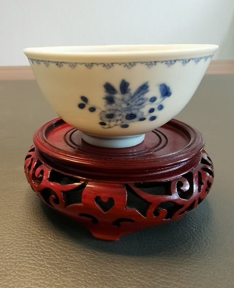 古玩陶瓷花卉紋青花茶圓真品鑒賞圖