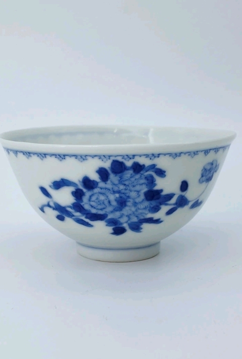 古玩陶瓷花卉紋青花茶圓真品鑒賞圖