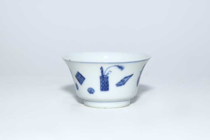 古玩陶瓷清晚期·青花琴棋書畫詩文馬蹄杯真品鑒賞圖