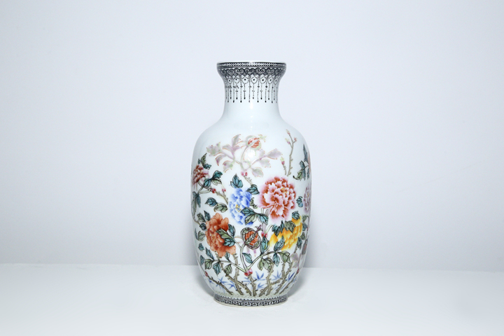 古玩陶瓷民國·琺瑯彩百花爭艷紋燈籠瓶真品鑒賞圖