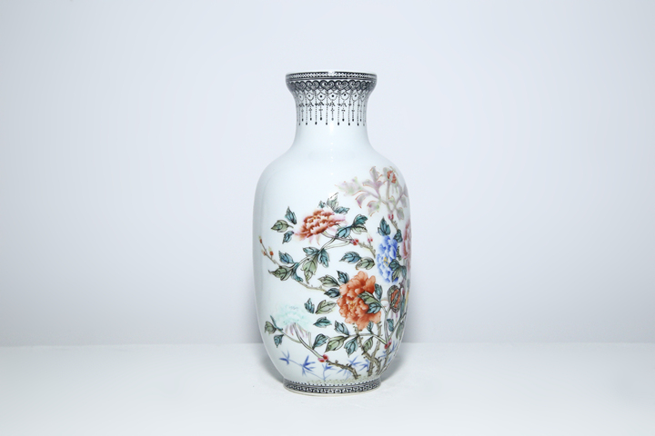 古玩陶瓷民國·琺瑯彩百花爭艷紋燈籠瓶真品鑒賞圖