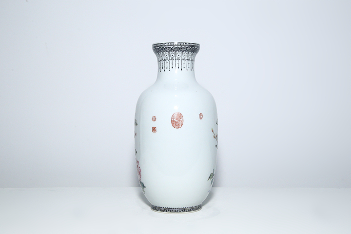 古玩陶瓷民國·琺瑯彩百花爭艷紋燈籠瓶真品鑒賞圖