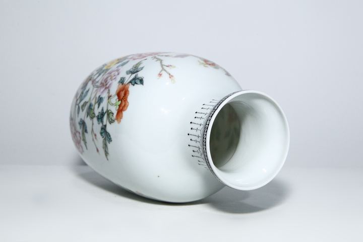 古玩陶瓷民國·琺瑯彩百花爭艷紋燈籠瓶真品鑒賞圖