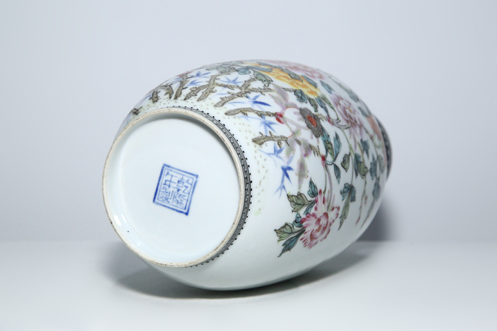 古玩陶瓷民國·琺瑯彩百花爭艷紋燈籠瓶真品鑒賞圖