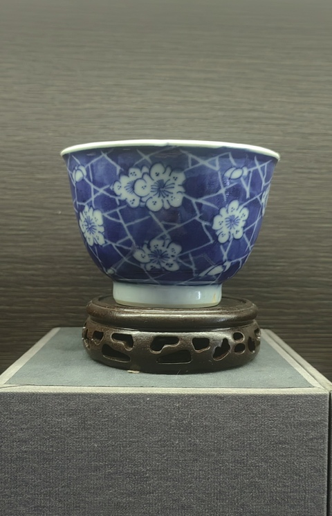 古玩陶瓷青花留白冰梅紋杯真品鑒賞圖