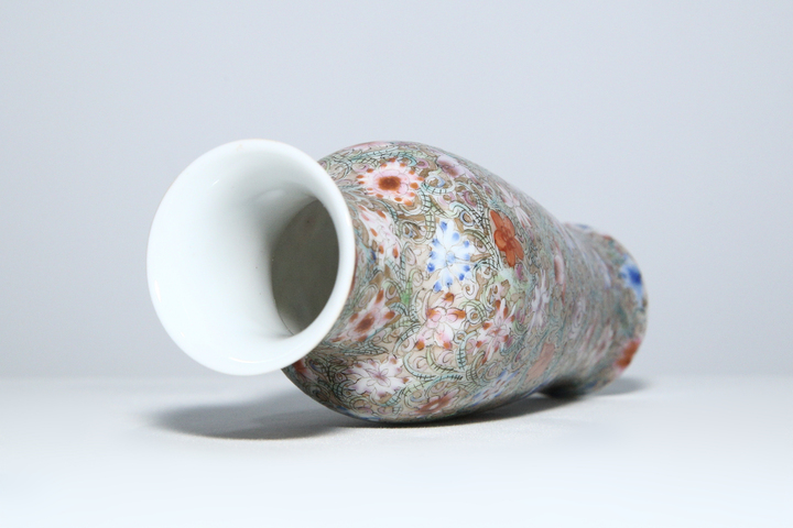 古玩陶瓷民國·粉彩金地百花不漏地觀音瓶真品鑒賞圖