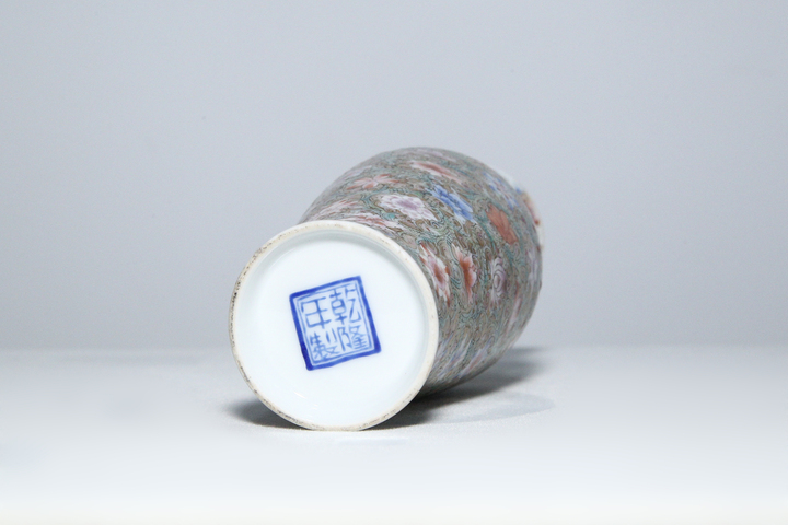 古玩陶瓷民國·粉彩金地百花不漏地觀音瓶真品鑒賞圖