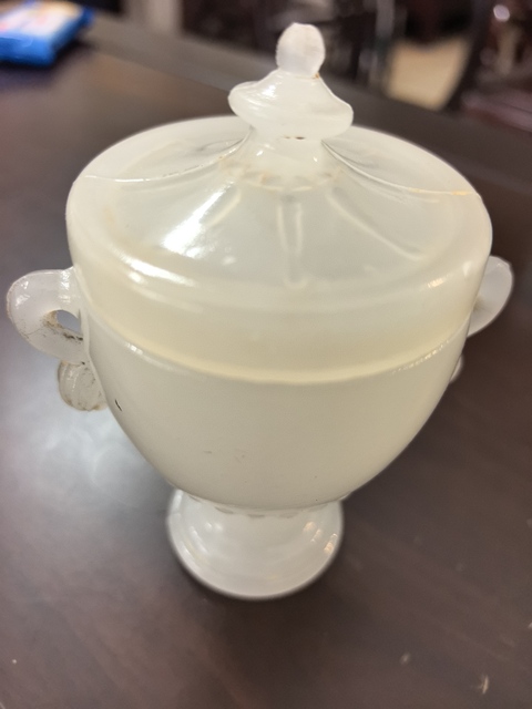 古玩雜項玻璃仿玉雙耳蓋杯真品鑒賞圖