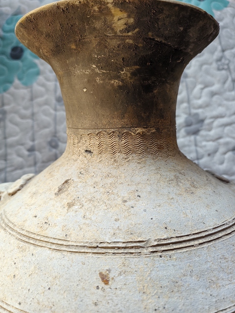 古玩陶瓷漢代雙系刻花水波紋撇口壺真品鑒賞圖