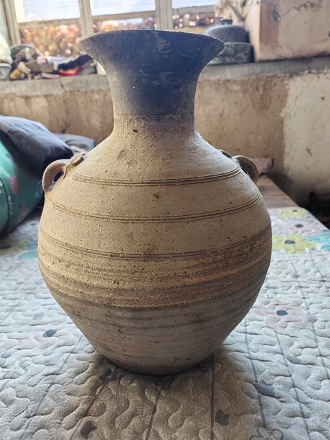 古玩陶瓷漢代雙系刻花水波紋撇口壺真品鑒賞圖