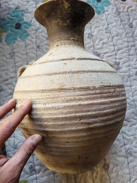 古玩陶瓷漢代雙系刻花水波紋撇口壺真品鑒賞圖