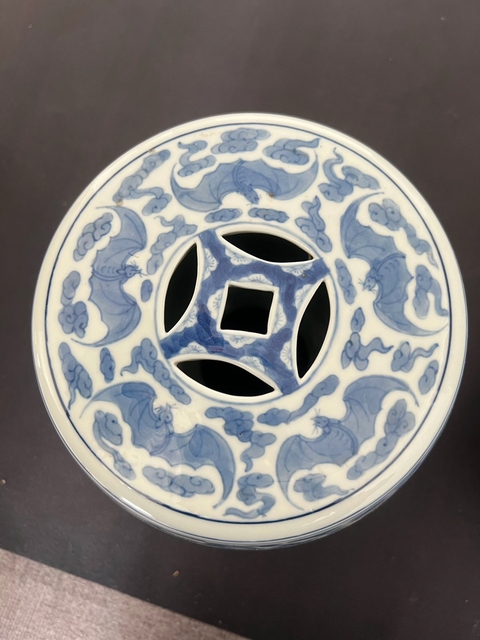 古玩陶瓷青花雙龍戲珠紋繡墩真品鑒賞圖