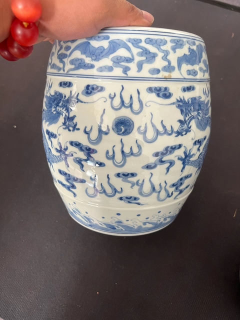 古玩陶瓷青花雙龍戲珠紋繡墩真品鑒賞圖