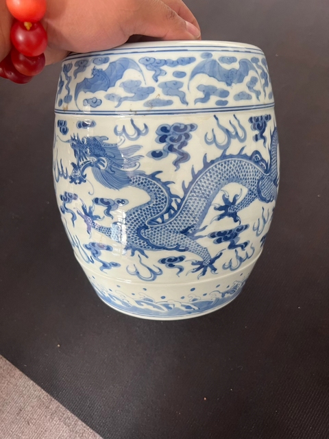 古玩陶瓷青花雙龍戲珠紋繡墩真品鑒賞圖