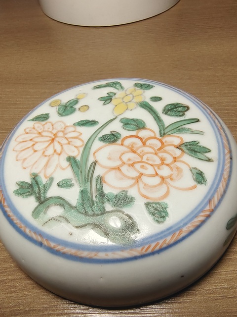 古玩陶瓷五彩印泥盒真品鑒賞圖