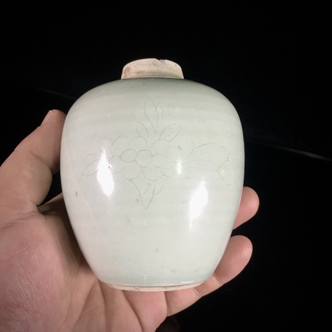 古玩陶瓷清康熙·冬青釉暗刻花卉紋手把罐/茶葉罐拍賣，當(dāng)前價(jià)格1280元