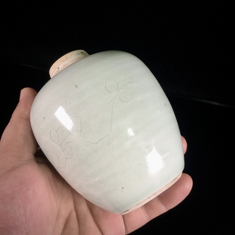 古玩陶瓷清康熙·冬青釉暗刻花卉紋手把罐/茶葉罐拍賣，當(dāng)前價(jià)格1280元