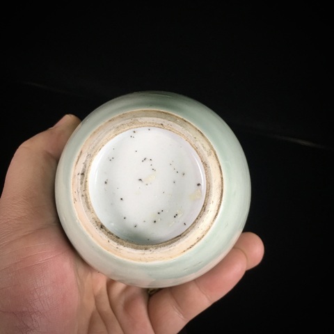 古玩陶瓷清康熙·冬青釉暗刻花卉紋手把罐/茶葉罐拍賣，當(dāng)前價(jià)格1280元