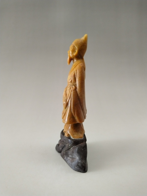 古玩雜項(xiàng)（清中期）壽山石人物像拍賣，當(dāng)前價(jià)格568元