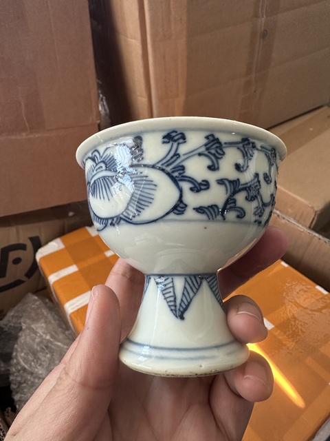 古玩陶瓷青花淡描花卉紋高足杯拍賣，當前價格2000元