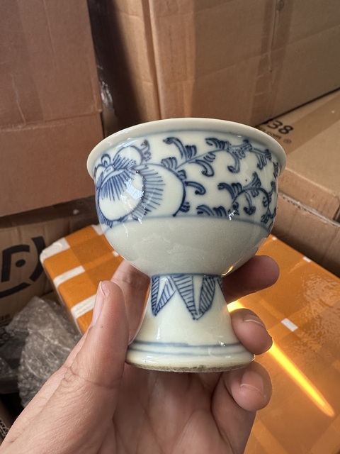 古玩陶瓷青花淡描花卉紋高足杯拍賣，當前價格2000元