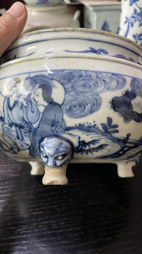 古玩陶瓷八仙圖青花三足香爐真品鑒賞圖