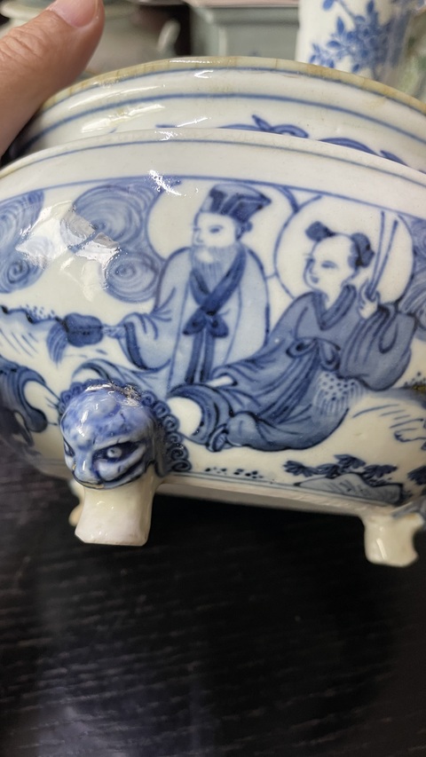 古玩陶瓷八仙圖青花三足香爐真品鑒賞圖