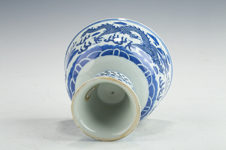 古玩陶瓷清晚·青花外雙龍戲珠內一路連升紋高足碗拍賣，當前價格4392元