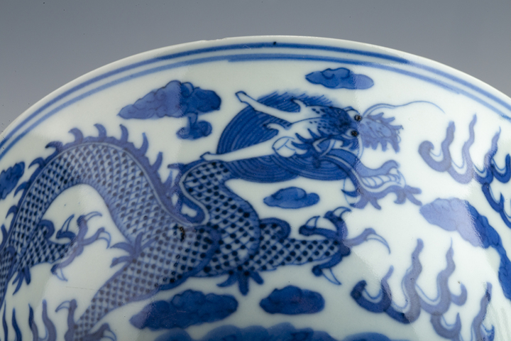 古玩陶瓷清晚·青花外雙龍戲珠內一路連升紋高足碗拍賣，當前價格4392元