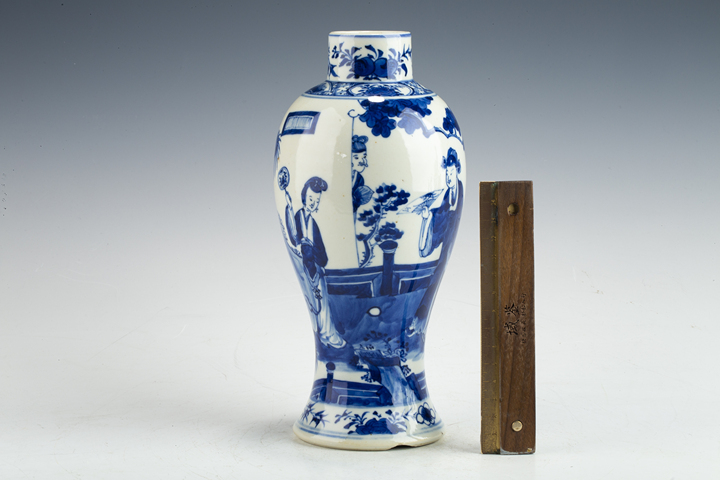 古玩陶瓷清晚·青花人物故事紋雞腿瓶拍賣，當前價格2304元