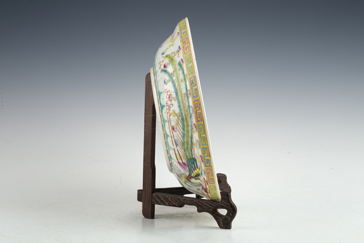 古玩陶瓷民國·粉彩龍鳳呈祥紋盤真品鑒賞圖