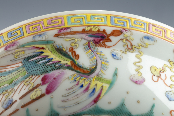 古玩陶瓷民國·粉彩龍鳳呈祥紋盤真品鑒賞圖