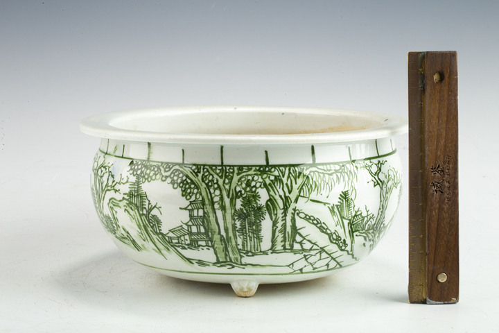 古玩陶瓷民國·綠彩山水紋三足爐拍賣，當前價格2880元