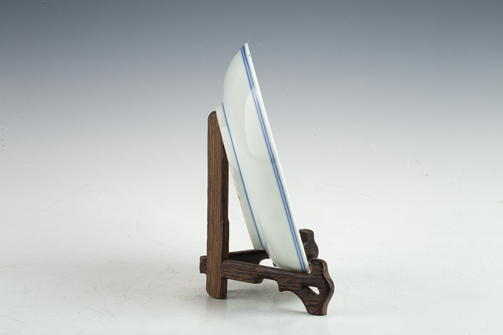 古玩陶瓷清晚·青花纏枝蓮紋盤真品鑒賞圖