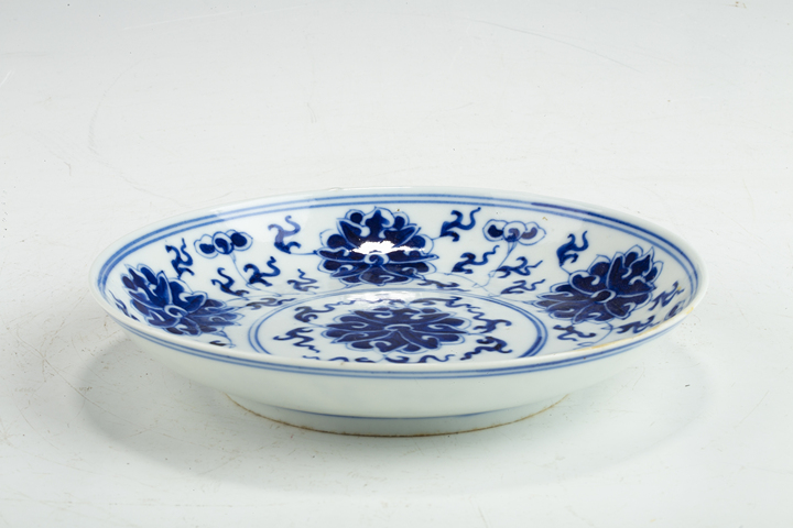 古玩陶瓷清晚·青花纏枝蓮紋盤真品鑒賞圖