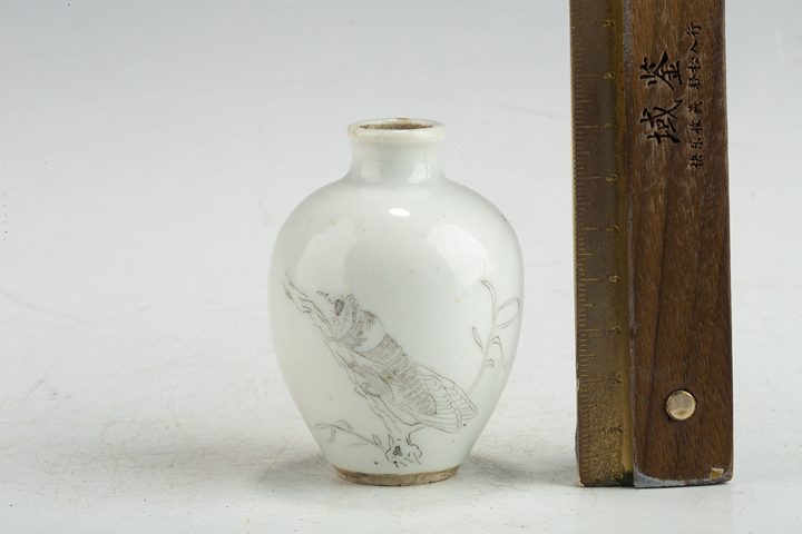 古玩陶瓷清末民初·白釉刻瓷秋蟬紋鼻煙壺拍賣，當(dāng)前價格0元