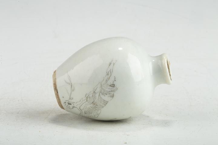 古玩陶瓷清末民初·白釉刻瓷秋蟬紋鼻煙壺拍賣，當(dāng)前價格0元
